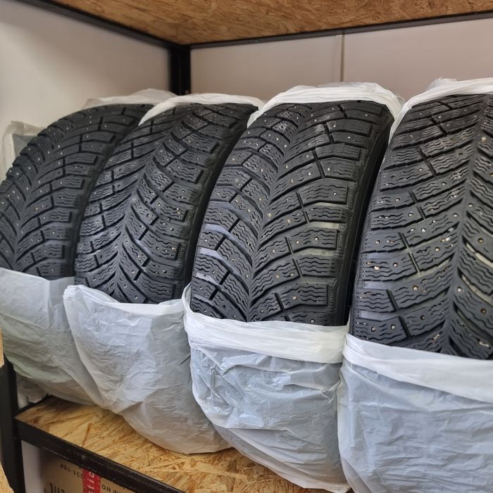 Продам зимнюю шипованную резину Michelin 215/55/17