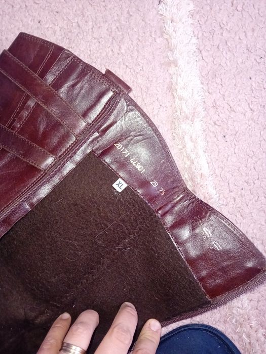 Vând haină de piele