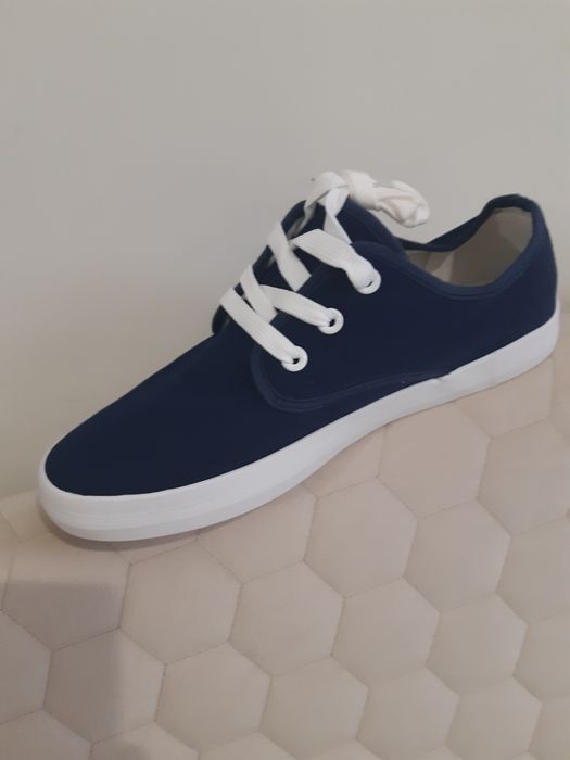 Teniși NOI culoare bleumarin, mărime 38