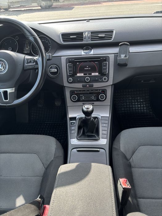 VOLKSWAGEN Passat 2011 — imagine 4