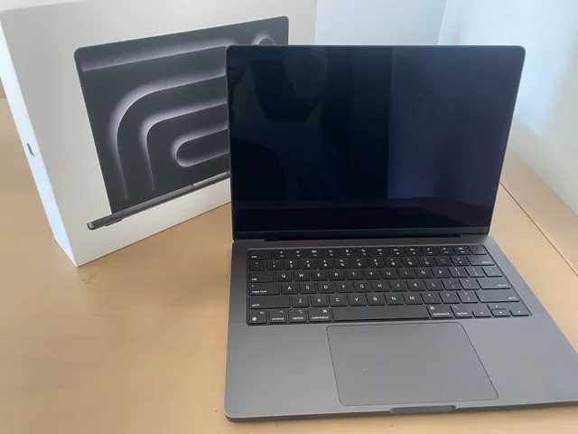 MacBook PRO M3 – 512 SSD, Midnight