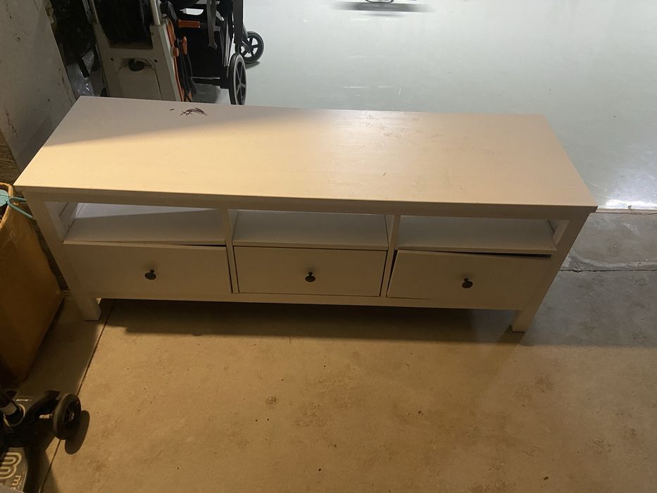 Vand Comoda Alba  Ikea !