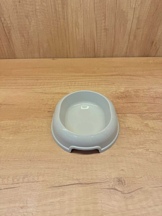 Пластиковые миски для кошек и собак