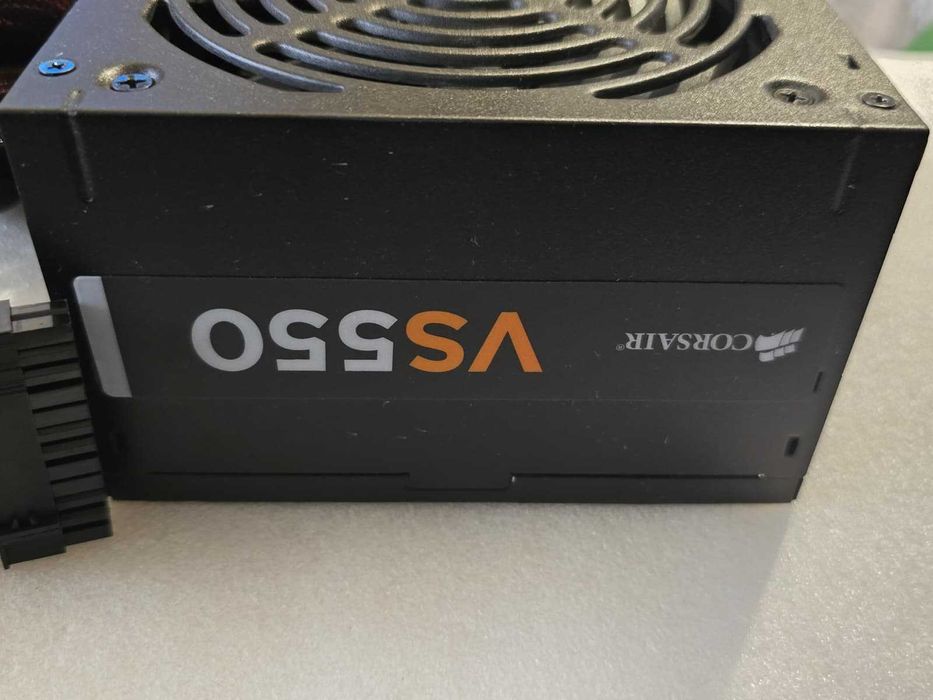 Sursa PC Corsair VS550 550W Active PFC 80 Plus cu 2 x PCI-E 6+2 Pini (8 pin)