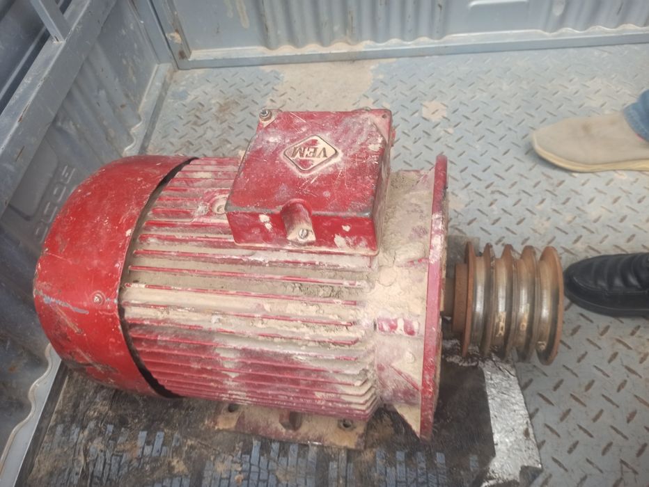 Elektr mator 22 KVT,  1500 abarot daqiqasiga, Germanskiy 6 million som