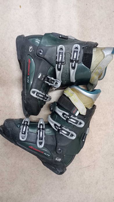 10 чифта ски и сноуборд обувки+дъска Burton