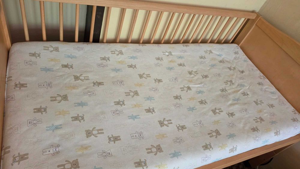 Дървено детско легло + матрак