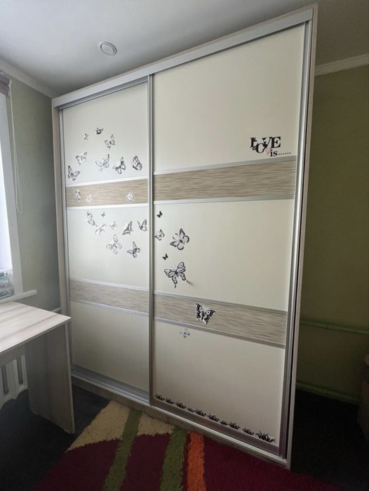 Продам вместительный шкаф купе