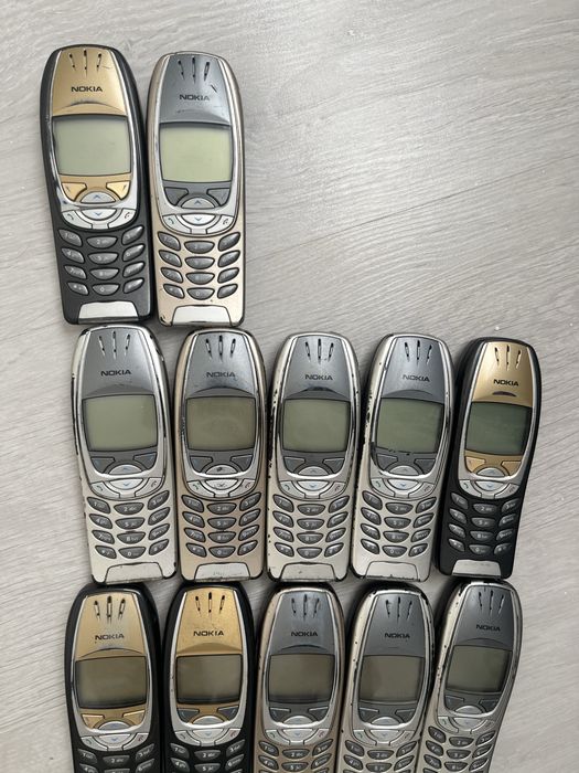 Nokia 6310i.