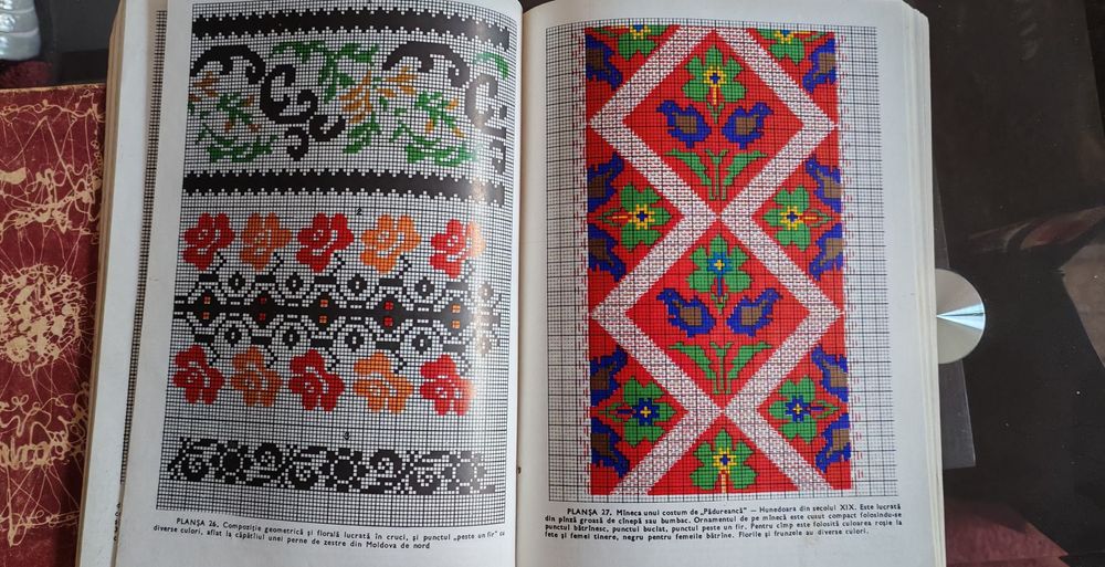 O superba carte de cusaturi populare