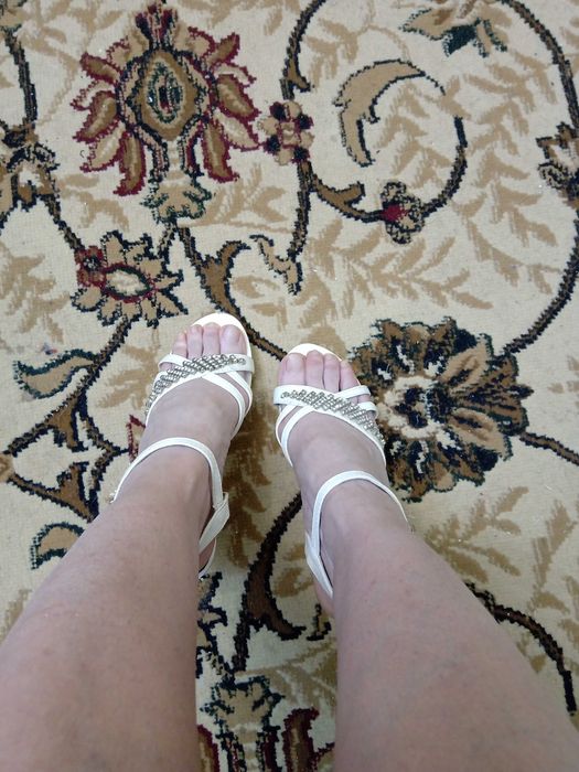 Босоножки со стразами