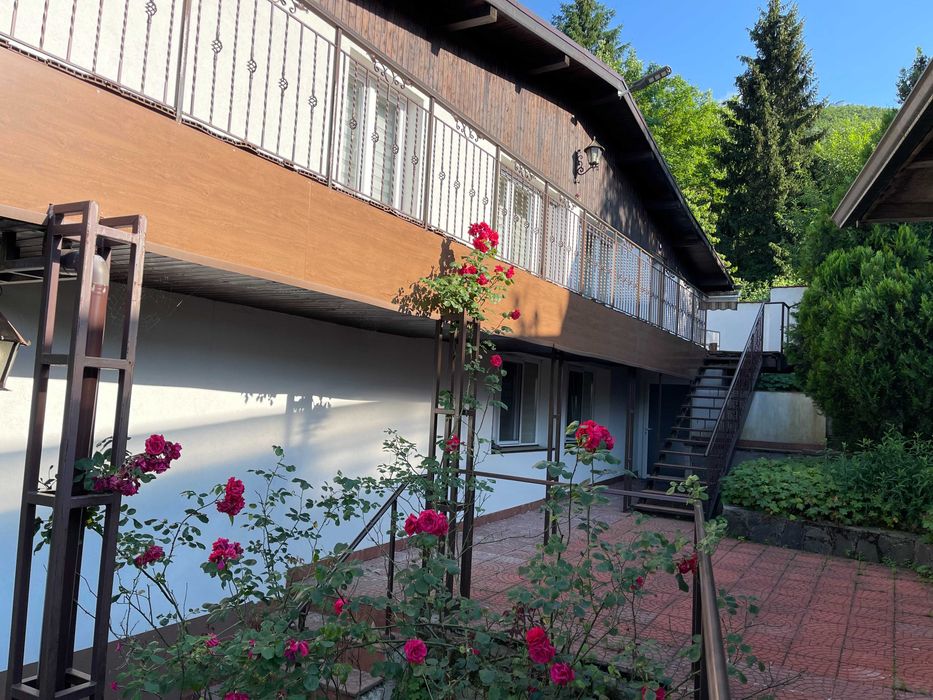 Дава се под наем Тристаен апартамент в София, Бояна - 100 кв.м за 800 € - Снимка #2