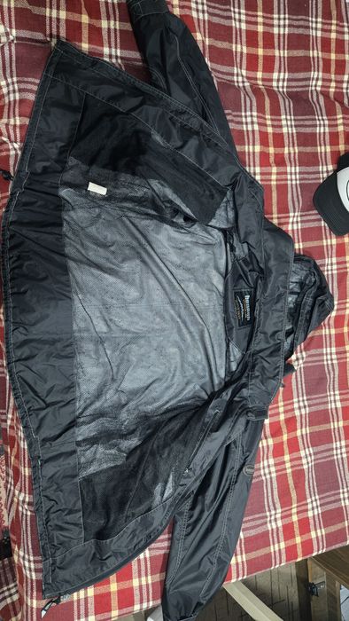 Продам оригинал ветровку hannah