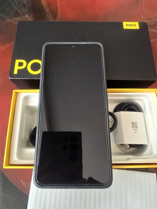 Vând Xiaomi Poco F6  8/256 GB.