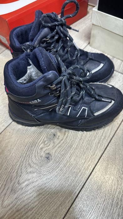 Продам зимние ботинки