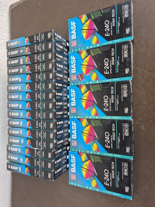 Vând 20 casete video VHS Basf de 240 minute cu filme diferite