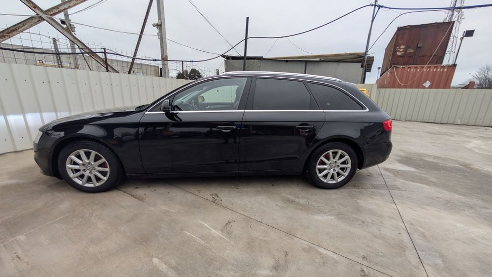 Vând Audi A4 Avant