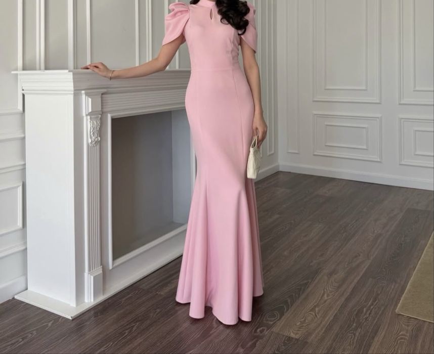 Разгрузка платьев