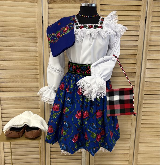 Costum popular complet pentru doamne de Maramures