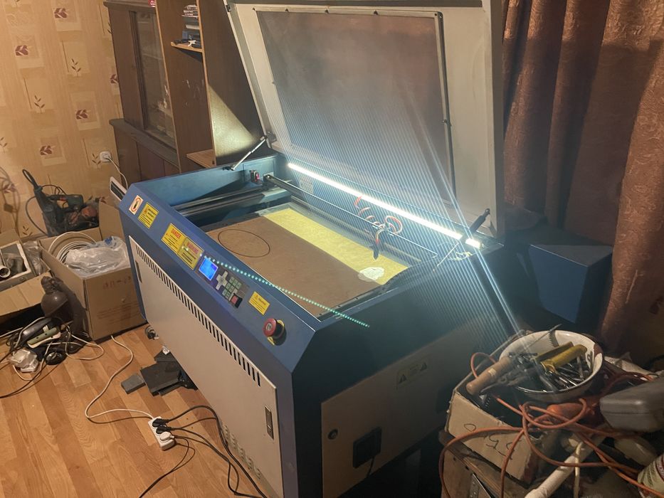 ЧПУ-станок CO₂, лазерный гравировальный, по дереву.