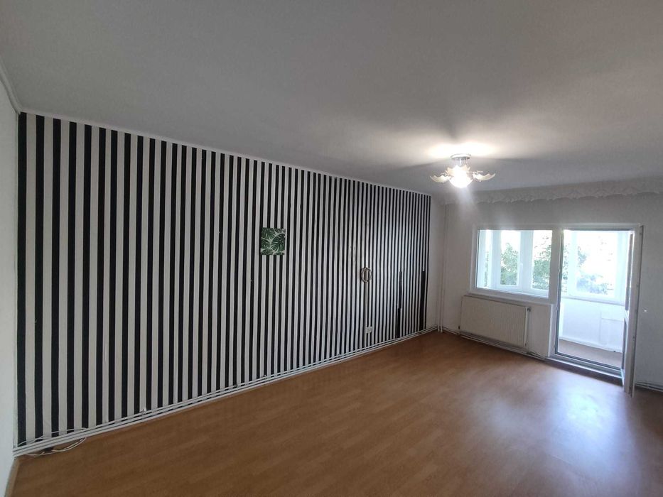 Închiriez apartament 3 camere Str. Stefan cel Mare