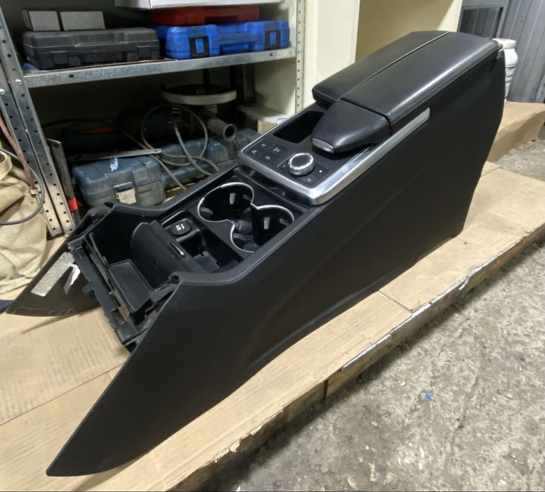 Централна конзола с подлакътник за МЛ ГЛ W166 X166