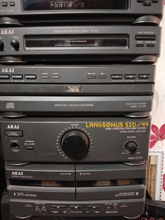 Vând combina audio Akai