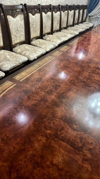 Стол и стулья сатылады срочна