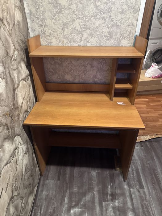 Продам компьютерный стол