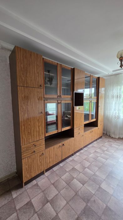 Отдам даром стенку