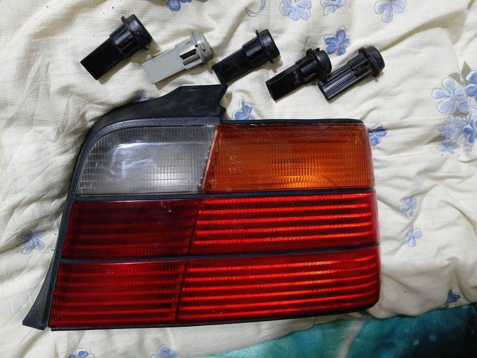 Продам фару заднюю правую на BMW E36