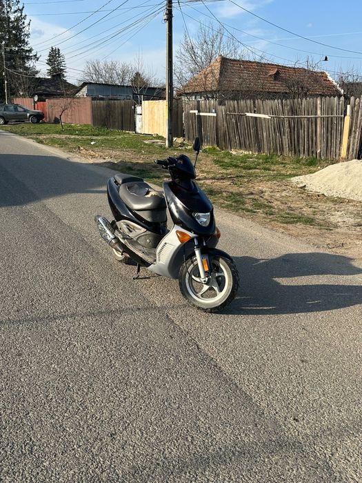 Vand scuter 2t hyosung sf50 racing