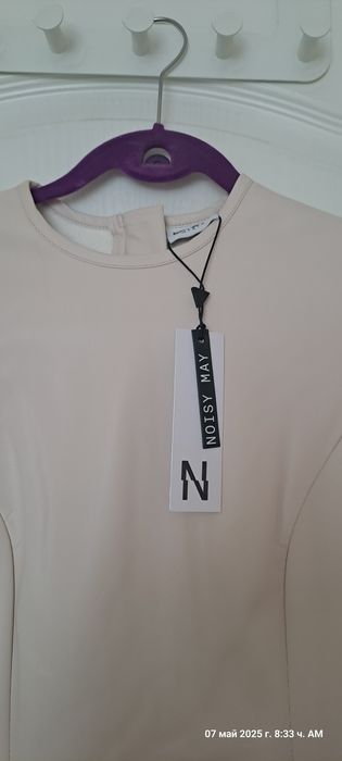 Бежава кожена рокля