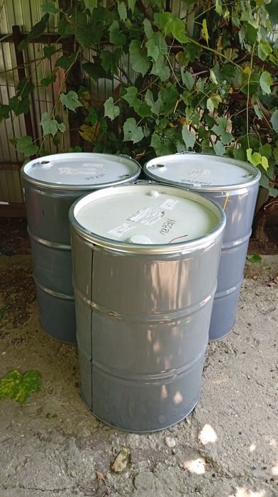 Vând butoaie din tablă preț 110