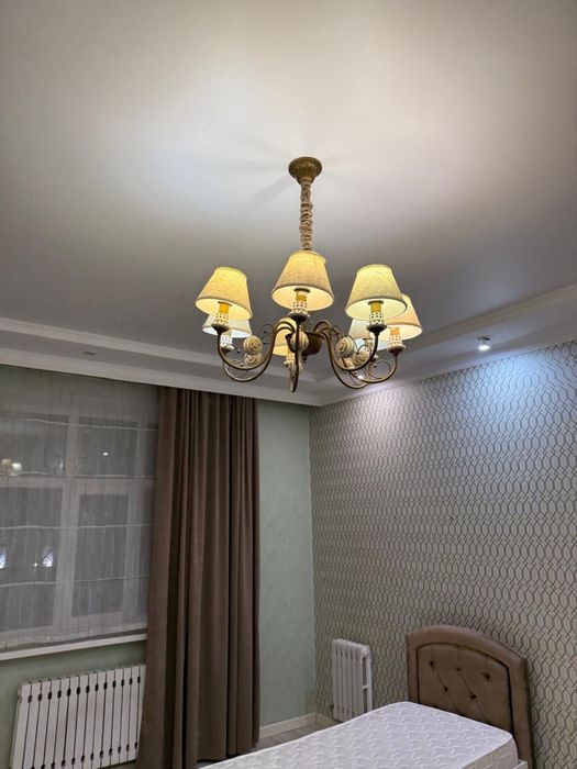 Продам люстры