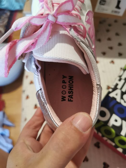 Продам детские кроссовки