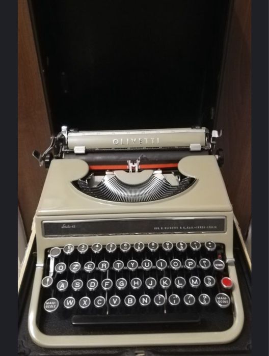 Masina de scris Ollivetti studio 42