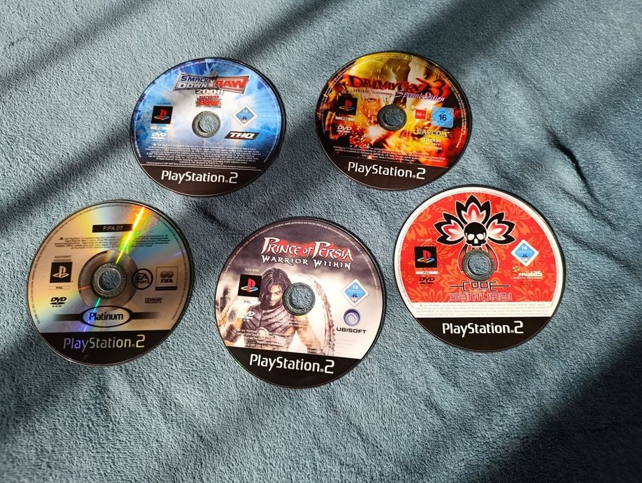 Vând sau schimb CD  cu Jocuri