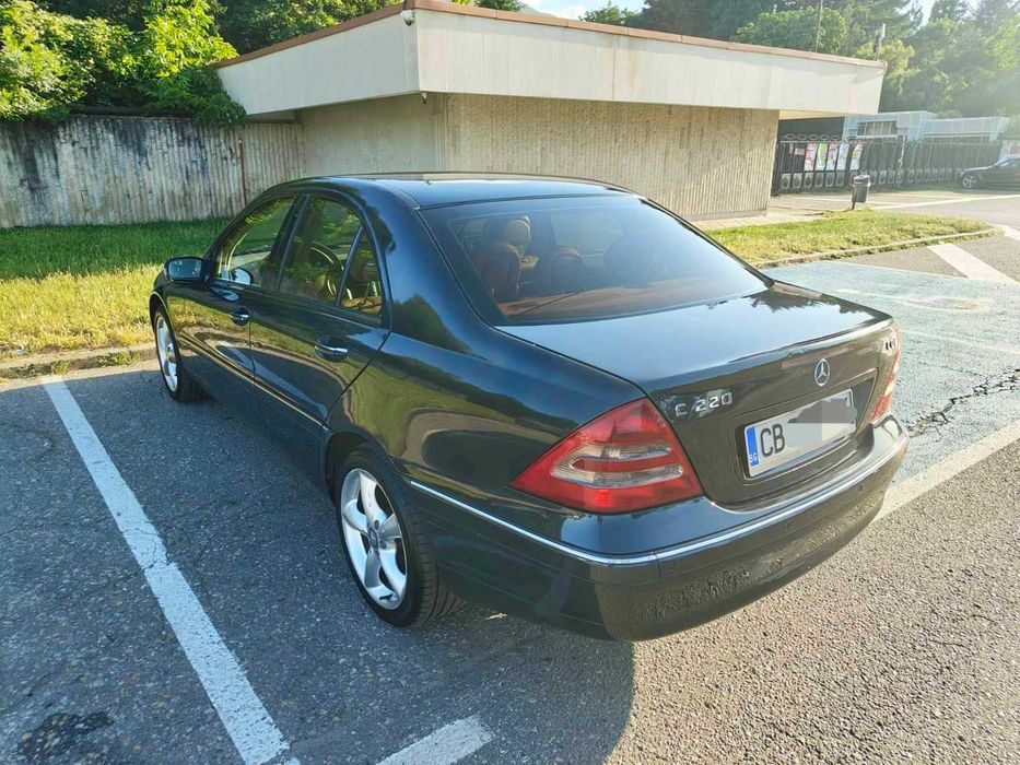 Mercedes-Benz w203 220cdi elegance  ; автомат, кожа.