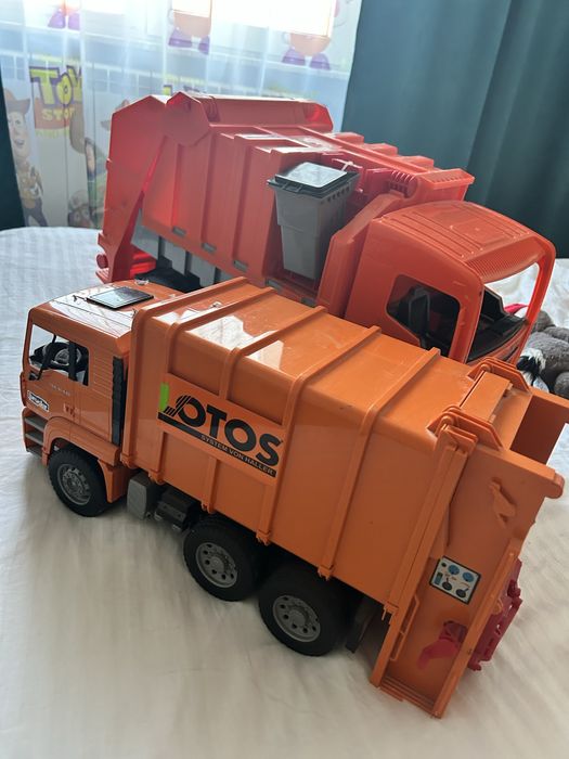 Jucari camioane de gunoi