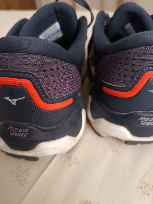 Прекрасни маркови маратонки MIZUNO WAVE HORIZON5 За 45 евро
