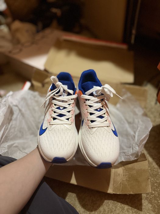 Кроссовки Nike новые