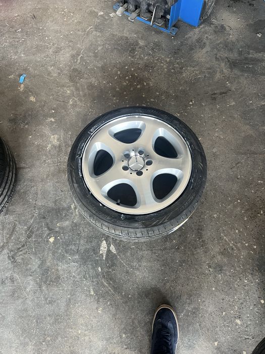Продам диски с шинами 225/45/17