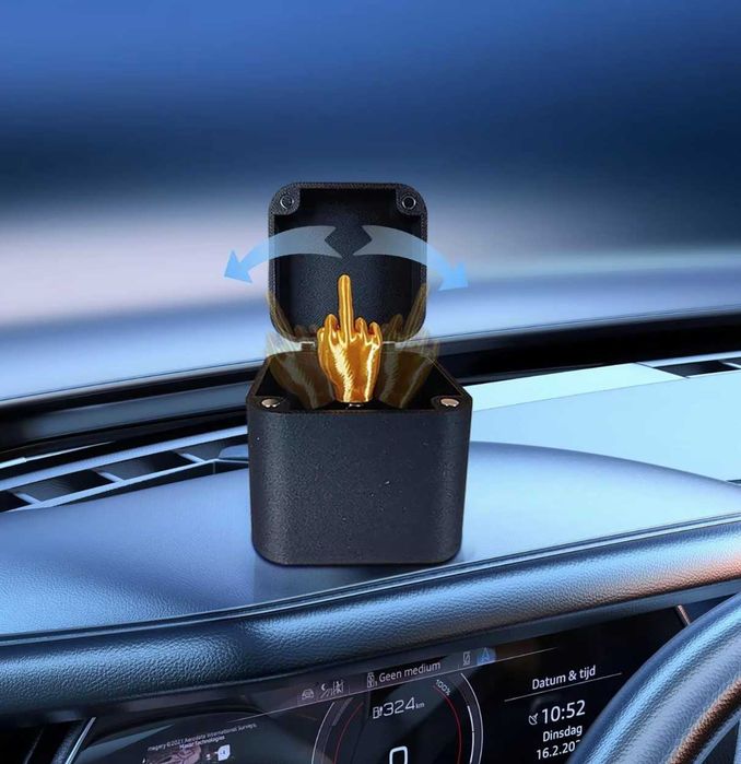 нтересна шега Подарък Среден пръст в кутия