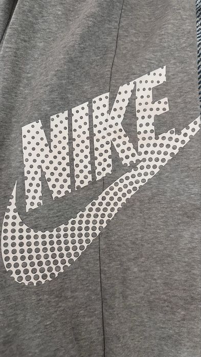 Чисто нов сив анцуг Nike