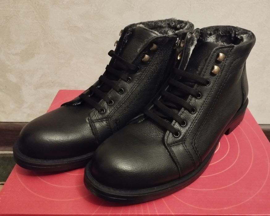 Новые мужские полуботинки.Натуральнпя кожа