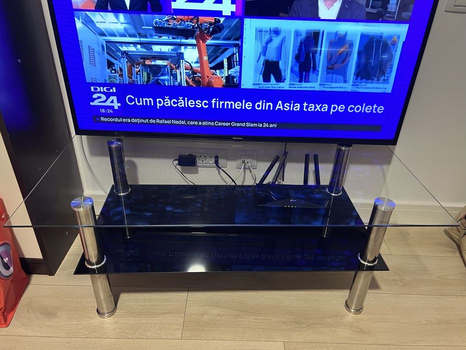 Masa de sticla jumate neagra potrivita pentru sugragerie