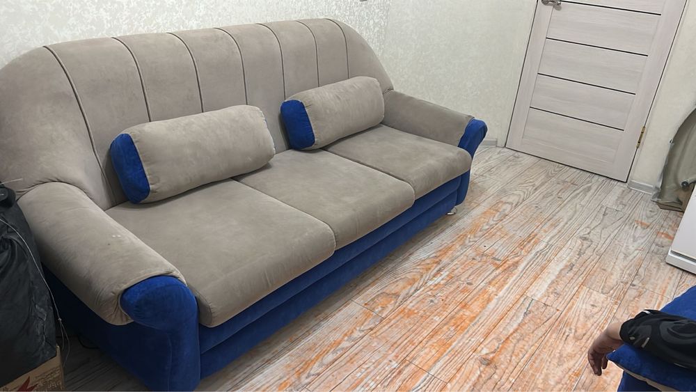 Продаю диван с креслом