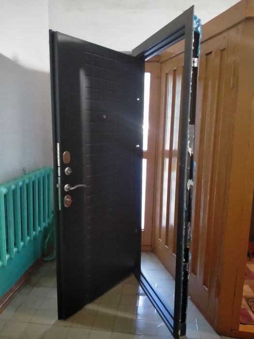 Продам новый замок на железную дверь с ручкой