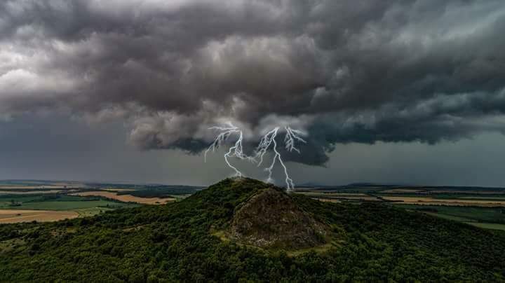 къща,вила, с двор село Бутово област Велико Търново